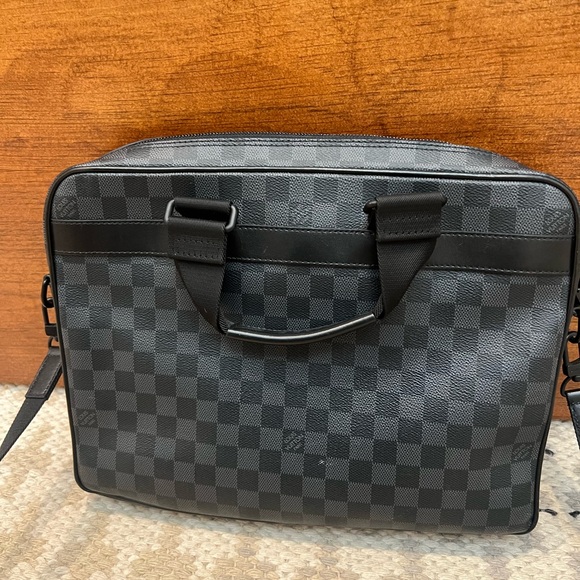 Authentic Louis Vuitton men’s cross body lap top bag/ Brief case - Picture 3 of 4